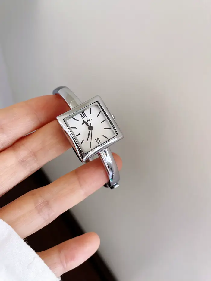 Montre carrée pour femme