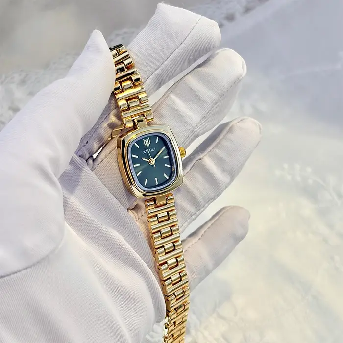 Nouvelle montre dorée vintage de style coréen pour femmes