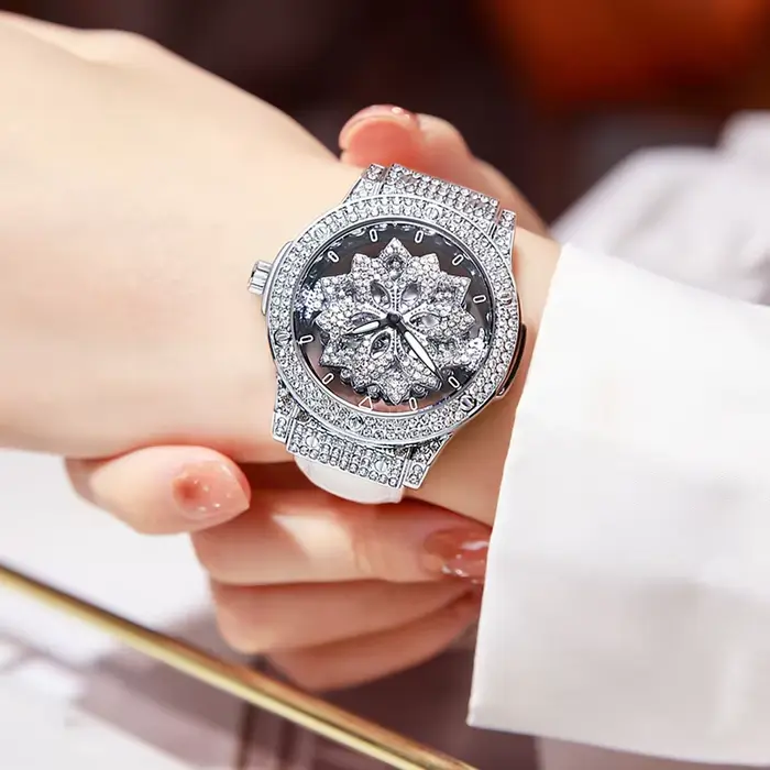 Montre pour femme populaire avec grand cadran à la mode