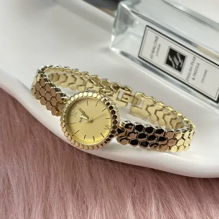 Vintage dames petite montre en or vente chaude bracelet en nid d'abeille femmes