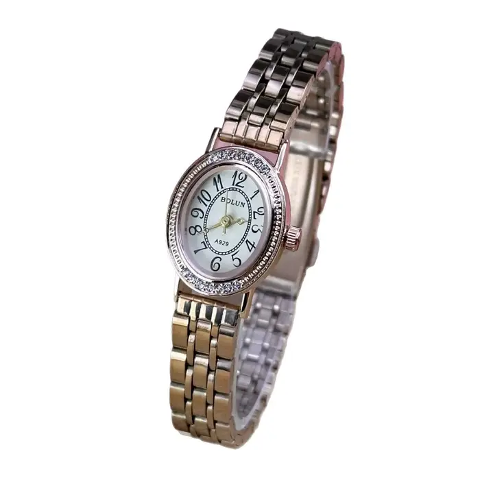 Femmes élégantes diamant ovale montre femme