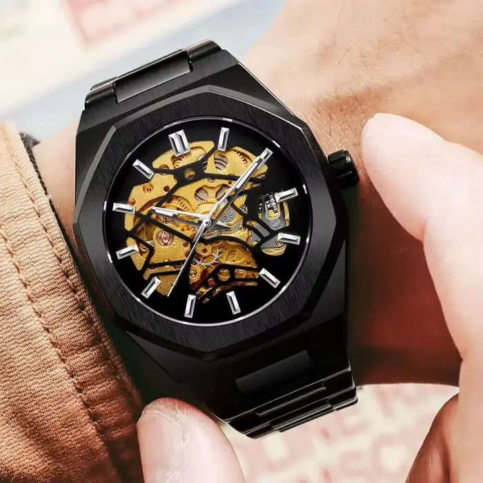 Montre squelette classique Forsining automatique pour hommes avec aiguilles lumineuses et bracelet en acier inoxydable pour occasions spéciales