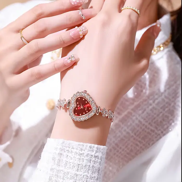 Montre à quartz à cadran en forme de cœur pour femme