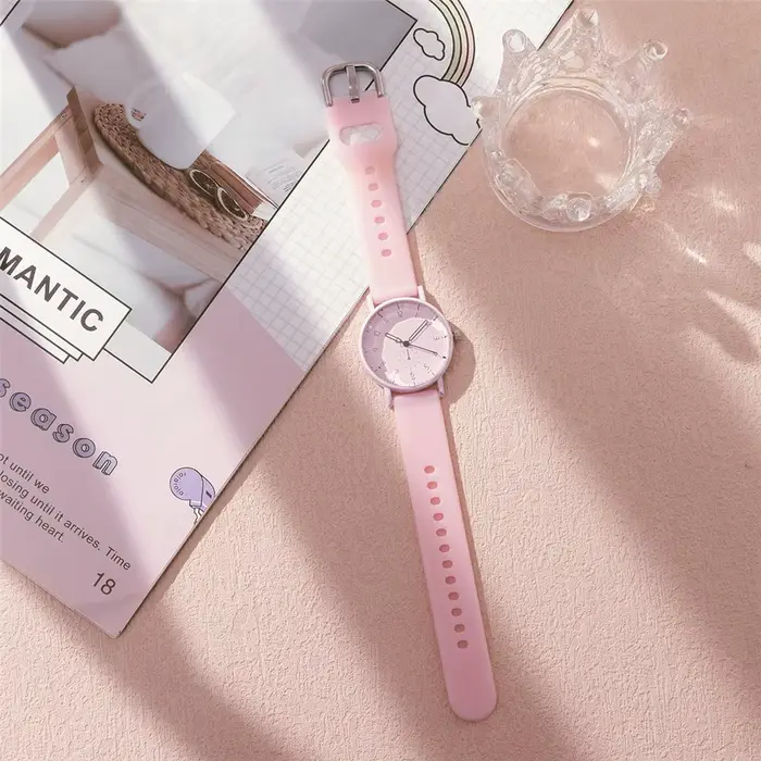 Montre Femme Élégante Rose Minimaliste Bracelet Silicone Montre à Quartz