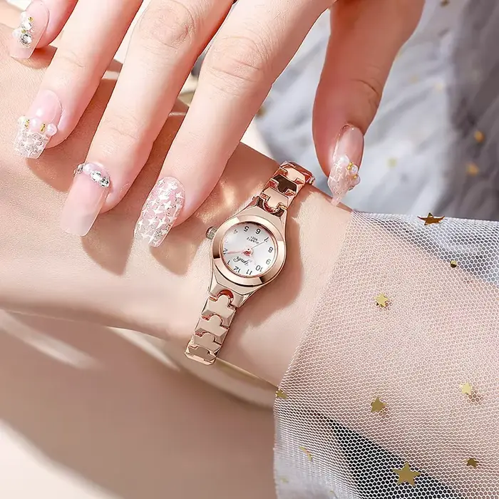 Offre spéciale marque femmes montres à Quartz mode Bracelet en acier