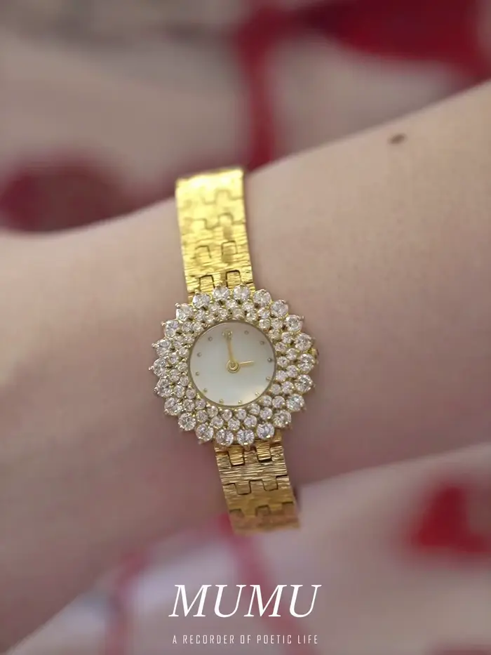 Montre plaquée or 18 carats pour femme