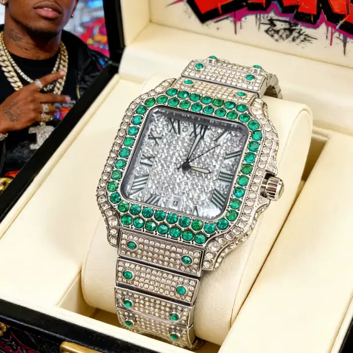 Montre de luxe pour homme entièrement sertie de diamants