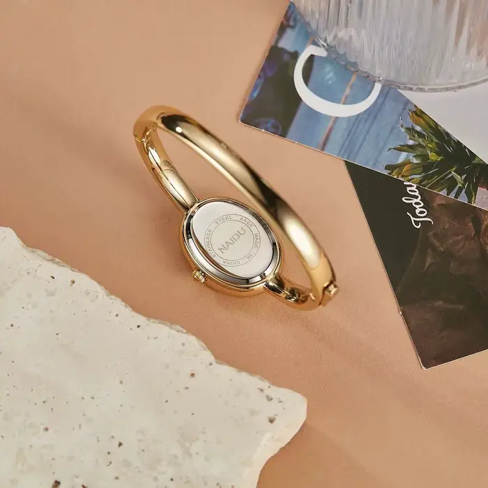 Montre ovale élégante pour femmes avec cadran en chiffres romains et bracelet en alliage à Quartz pour occasions spéciales