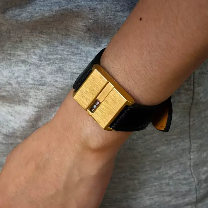 Montre de sport carrée pour hommes