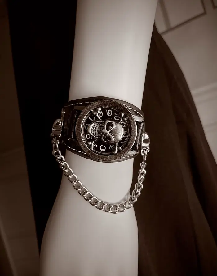 Montre à quartz tête de mort en cuir noir pour homme