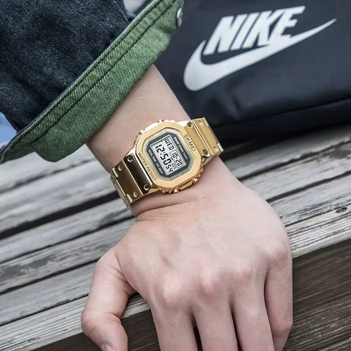 Montre numérique résistante aux chocs pour homme, avec alarme, chronomètre et affichage LED pour entraînements et événements formels