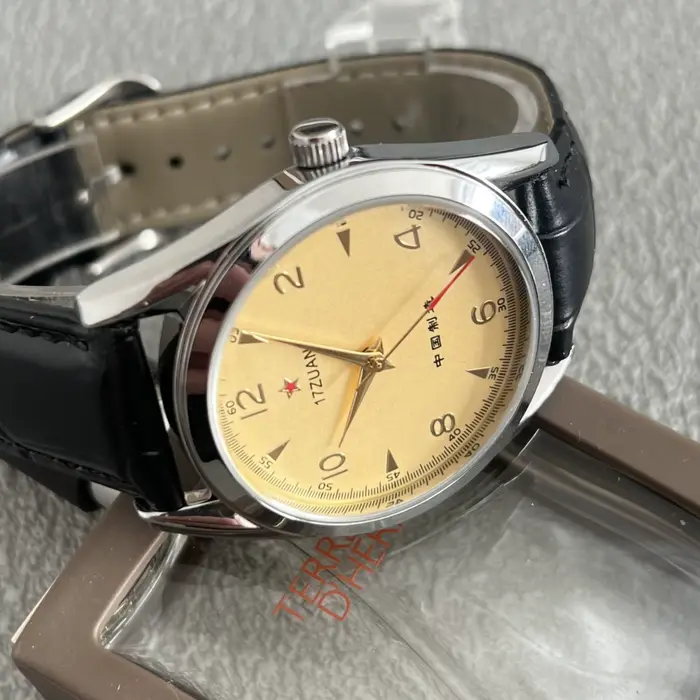 Montre à mouvement Antique des années 1990