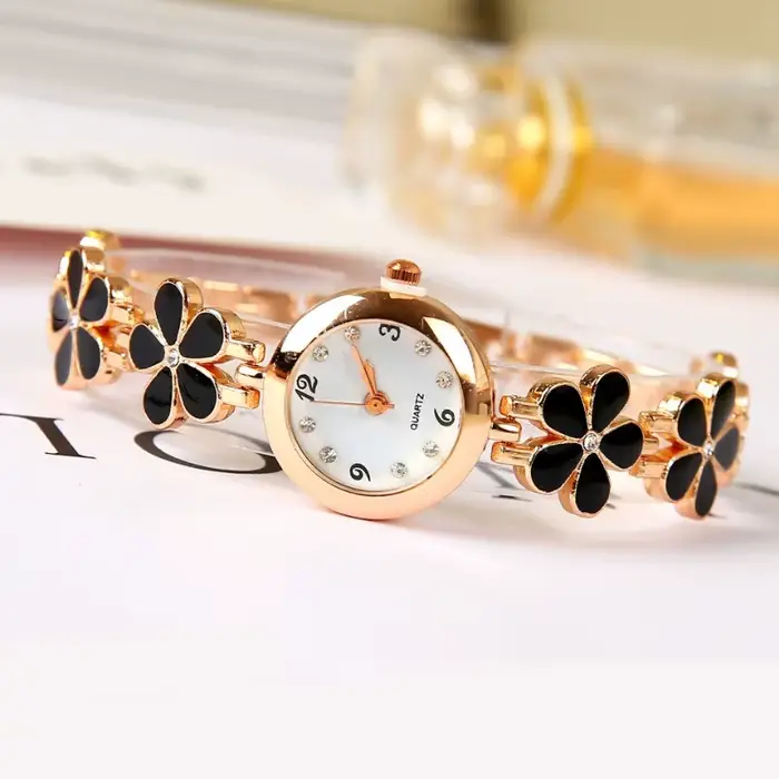 Montre à quartz élégante pour femme : design floral noir et rose - Idée cadeau parfaite pour toutes 