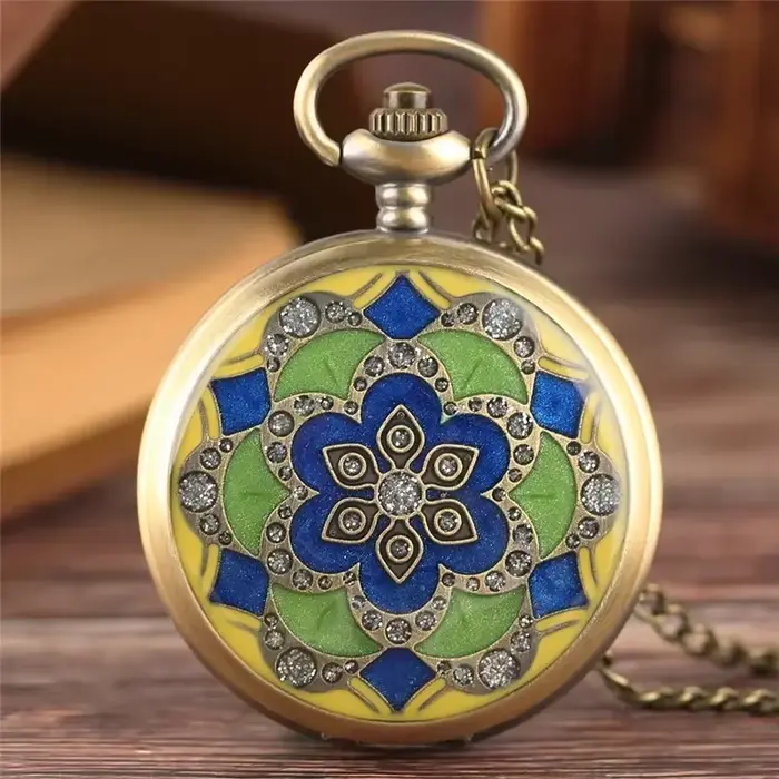 Montre de poche antique avec design floral en cristal