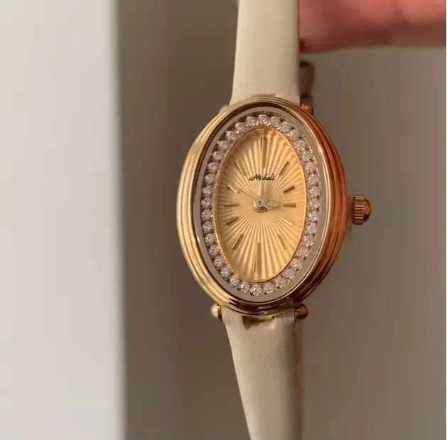 Montre elliptique incrustée de diamants, montre pour femme personnalisée, exquise, à la mode, en cui