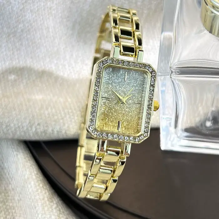 Montres élégantes en cristal de luxe pour femmes