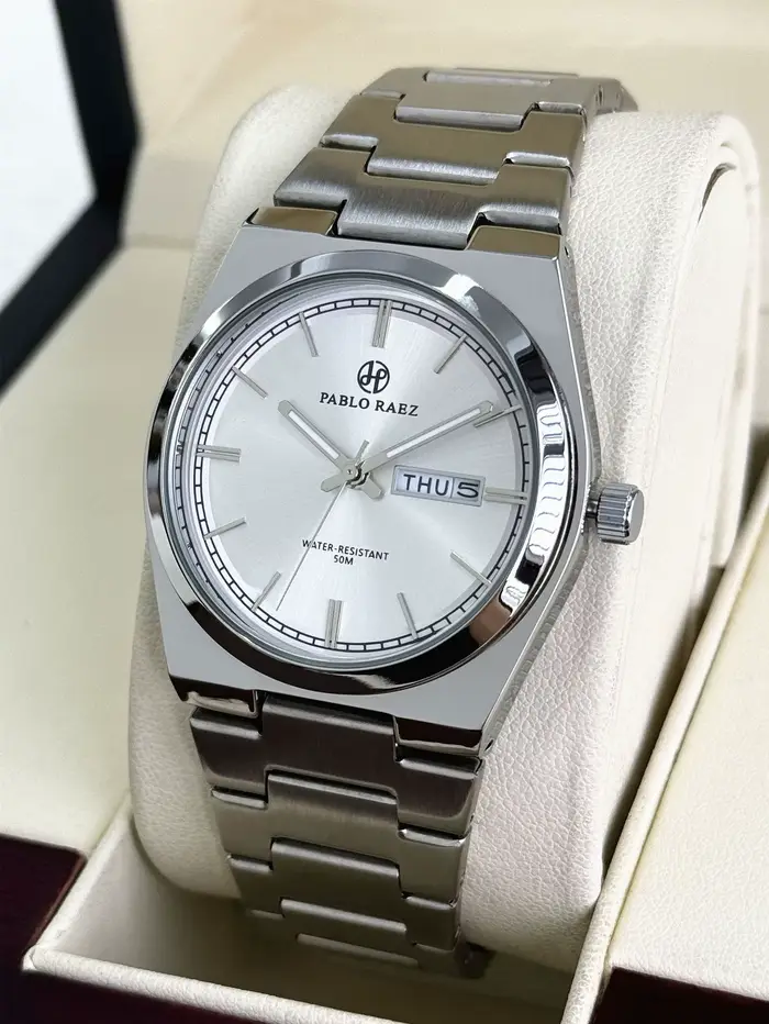 Montre de couple en acier inoxydable avec cadran vert dégradé, boucle papillon, double calendrier et résistance à l'eau pour femmes et hommes, idéale pour les occasions spéciales et le quotidien