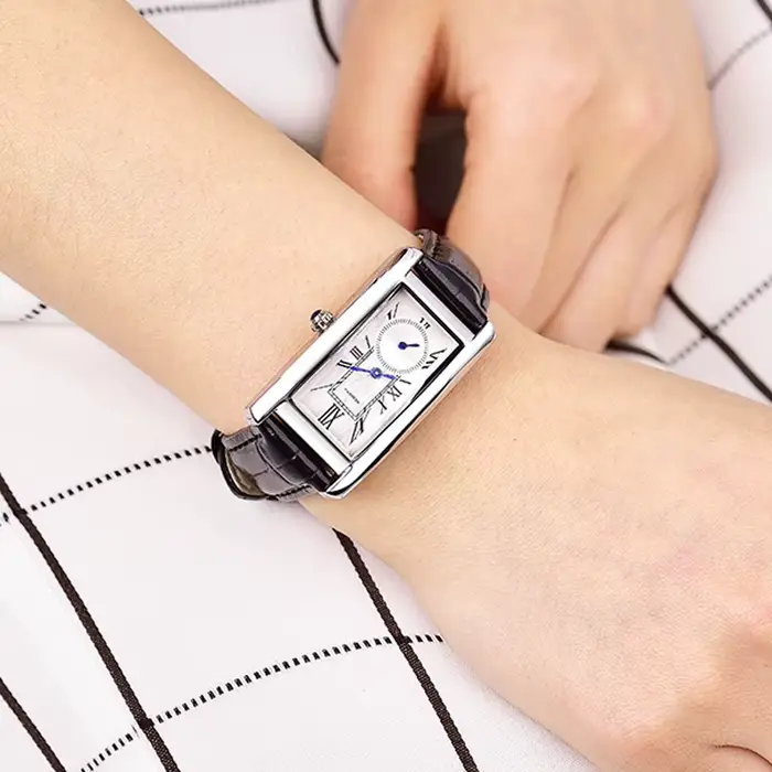2022 Mode Renaissance Top Marque Montre Femmes Élégant Rétro Montres Décontracté Dames Quartz Horloge