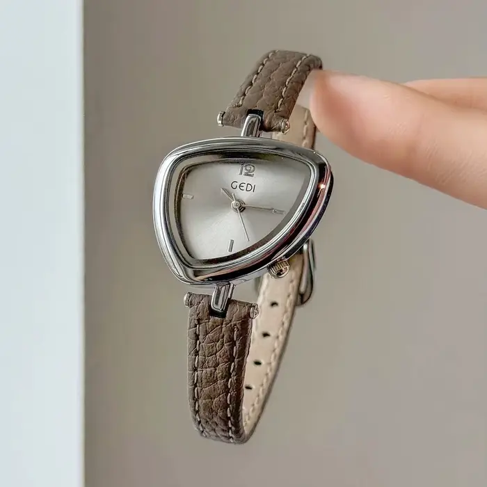 Montre femme de luxe à la mode avec design asymétrique