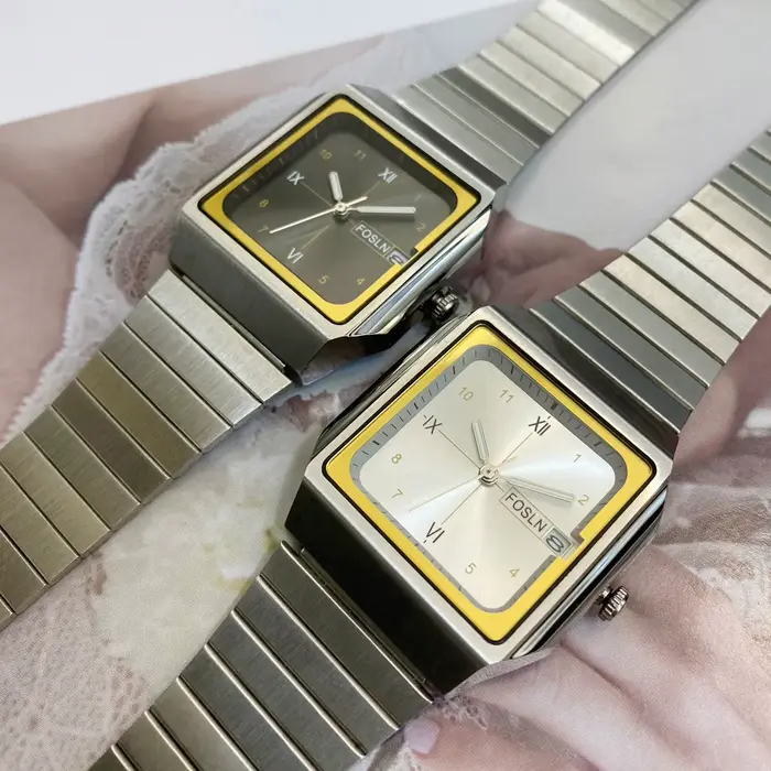 Montre à quartz carrée vintage avec boîtier en acier