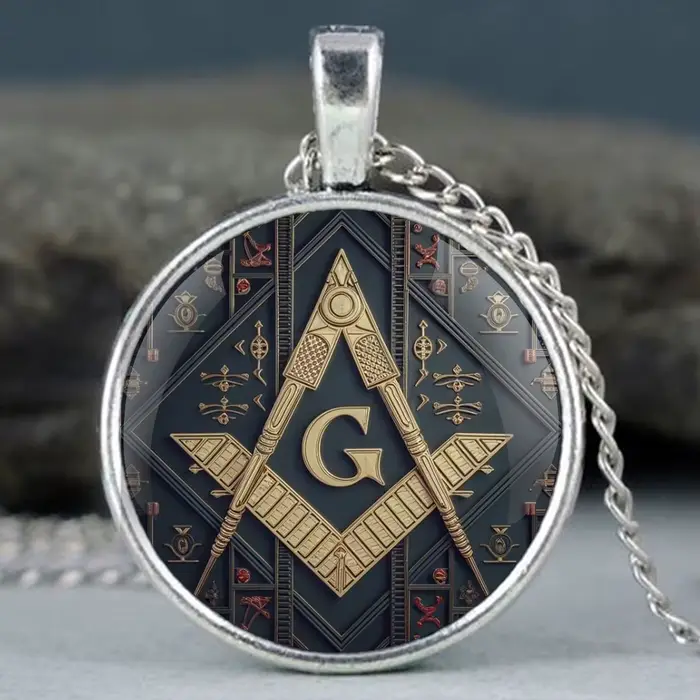 Montre de poche délicate en métal avec conception de maçonnerie pour femmes et hommes occasions spéciales cadeau