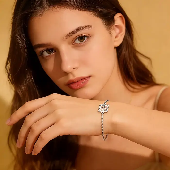 Bracelet fleur HIPEE Barcelone en acier inoxydable plaqué or