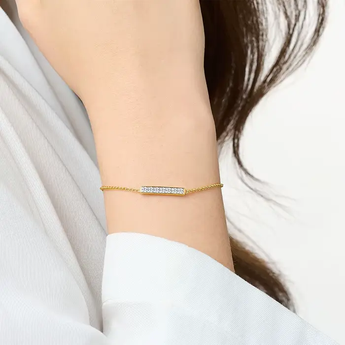 Bracelet en or avec pierres blanches rectangulaires