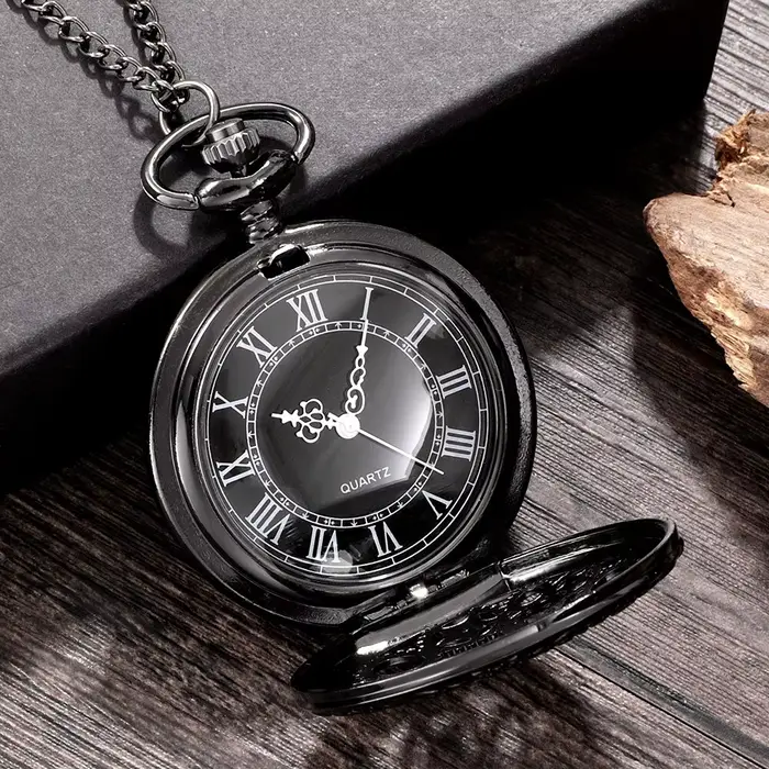 Montre de poche créative en quartz à engrenages ajourés sculptés