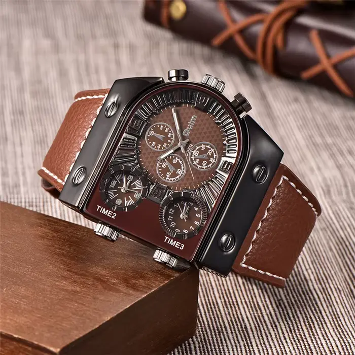 Oulm 9315 montre à trois fuseaux horaires bracelet en cuir décontracté montres pour hommes conception Unique Sports de plein air montre-bracelet mâle horloge