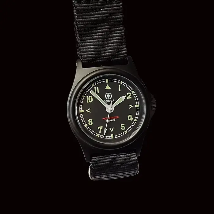 Montre à quartz en acier mat étanche