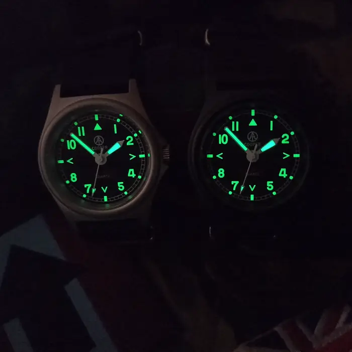 Montre à quartz en acier mat étanche