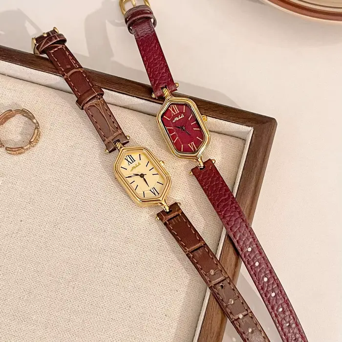 Montre de luxe numérique vintage de style romain pour femme résistante à l'eau et élégante bracelet en cuir pour occasions spéciales