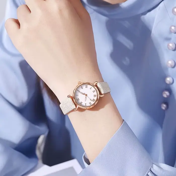 Montre-bracelet élégante pour femmes en plastique avec bracelet réglable en faux cuir pour étudiantes et usages quotidiens