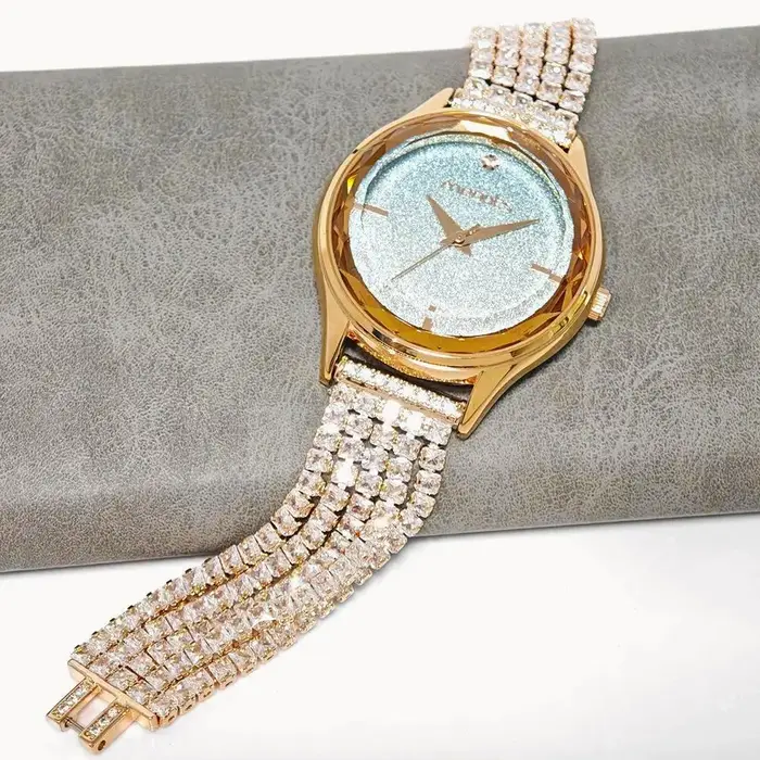 Montre glacée pour femmes, quartz rose, incrustations de diamant brillant, élégante et résistante à l'eau pour occasions spéciales et tenues de rendez-vous