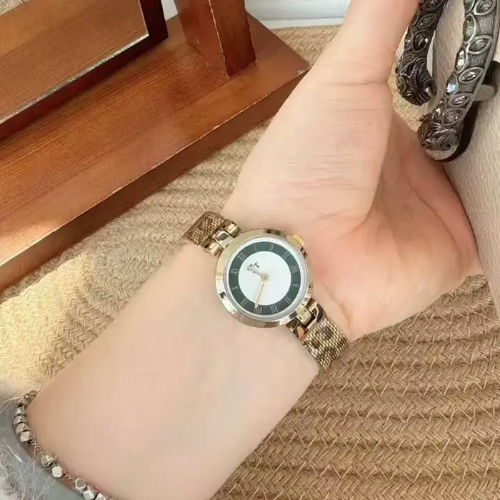 Montre pour femme avec imprimé léopard et cadran vintage décontracté pour toutes les occasions