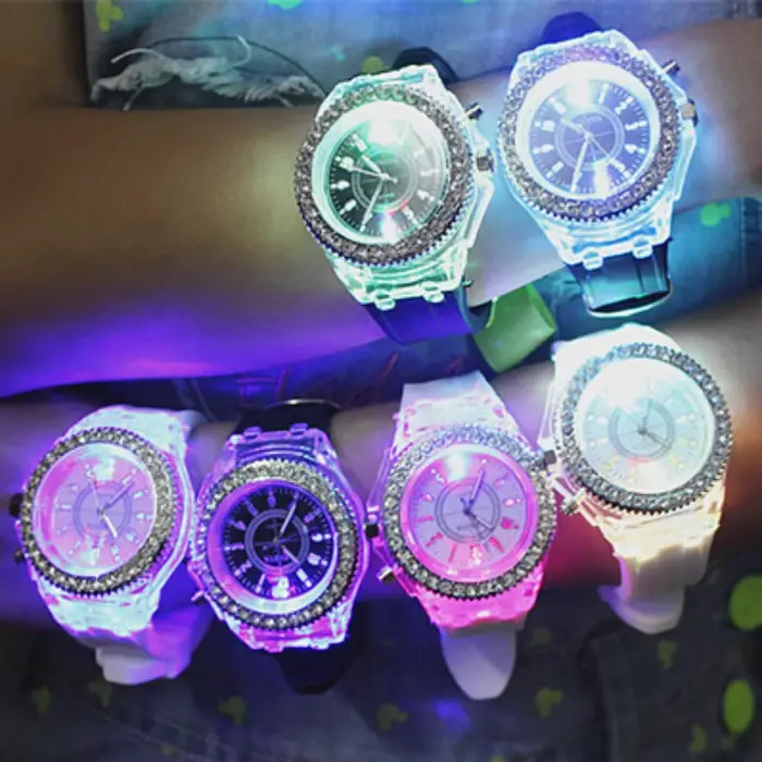Montre à Quartz lumineuse pour femmes personnalité strass Led mode genève étudiants masculins et féminins Couple gelée montres-bracelets