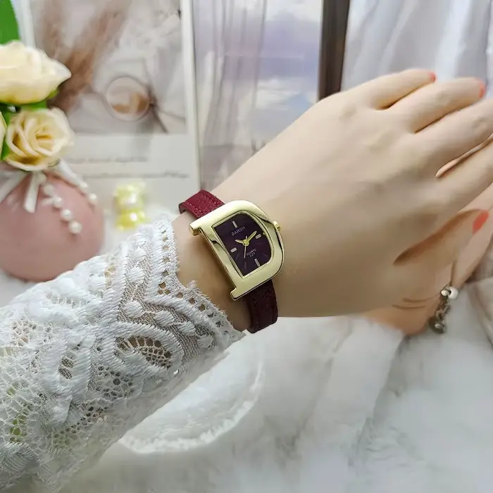 Montre à cadran de style D pour femmes