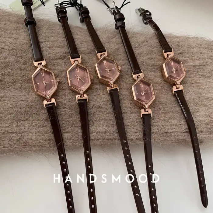 Montre polygone à pierres précieuses violettes pour femmes
