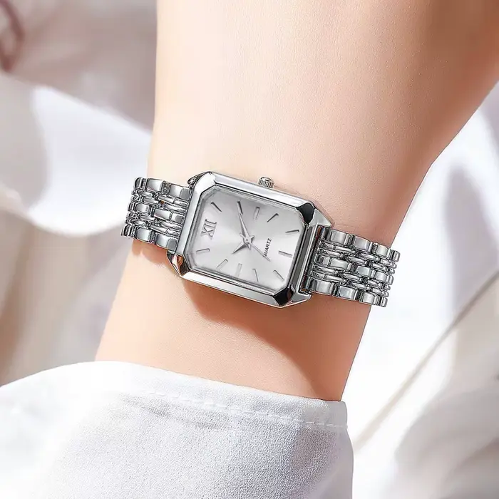 Montres rectangulaires élégantes pour femmes
