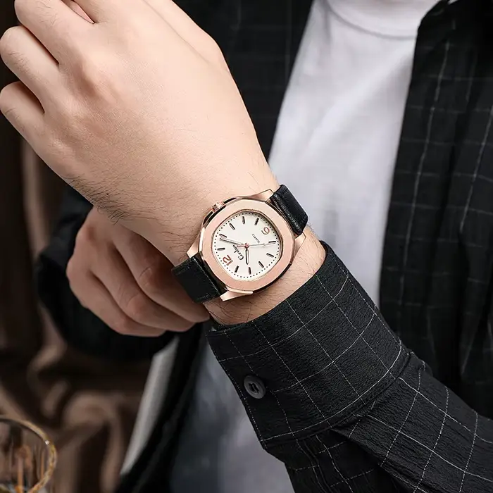 2022 nouveau bracelet en cuir décontracté hommes Montre de sport Quartz élégant