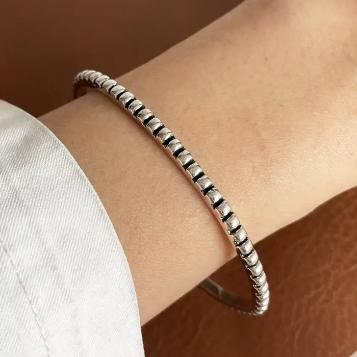 Bracelet en argent 925 avec perles noires et pendentif ours mignon pour femmes bijou de fête vintage original à offrir