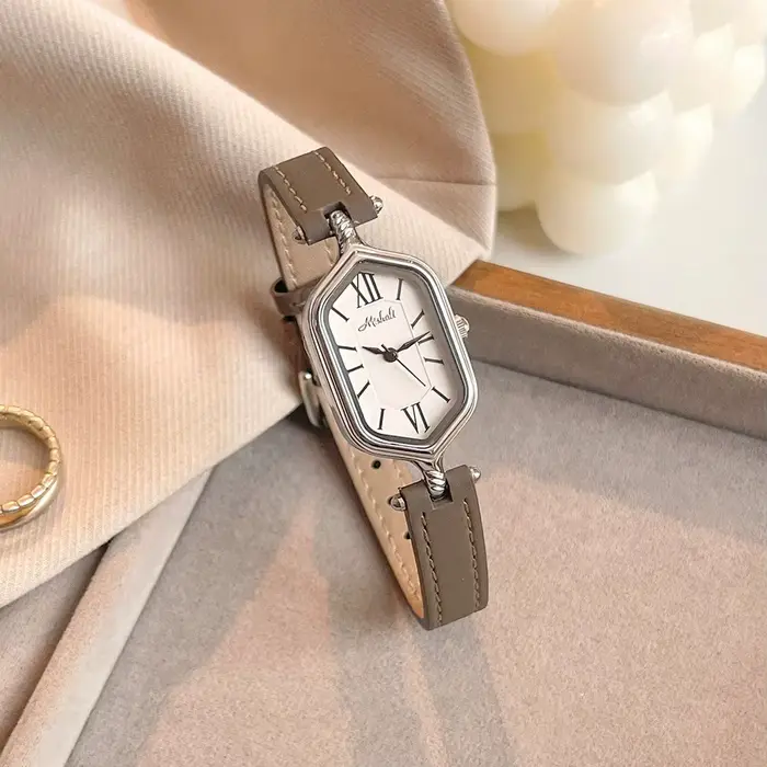 Montre de luxe numérique vintage de style romain pour femme résistante à l'eau et élégante bracelet en cuir pour occasions spéciales
