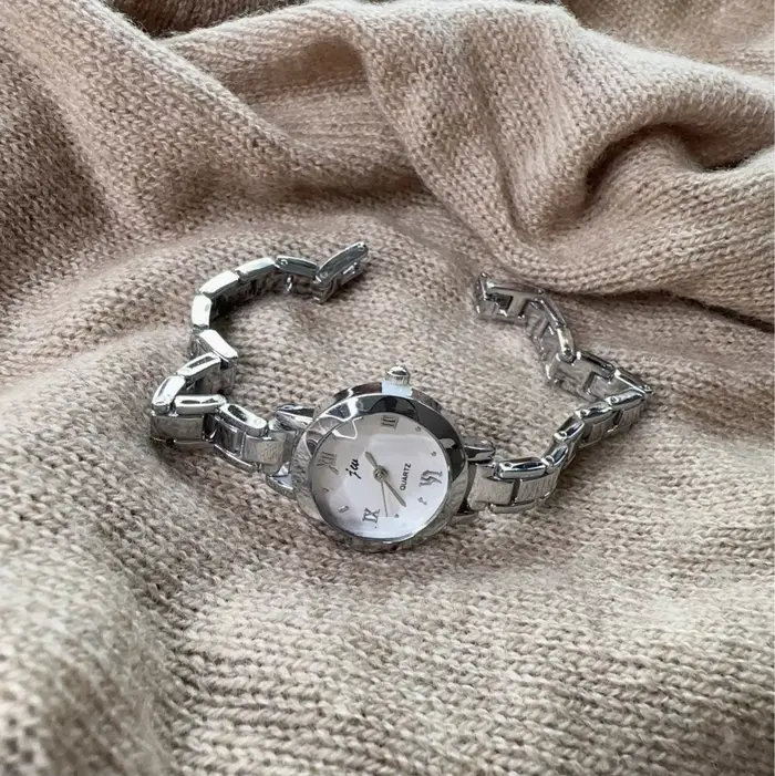 L-Montre de Luxe à Petit Cadran pour Femme