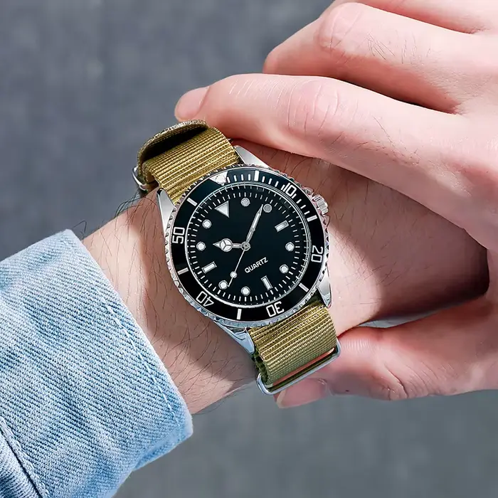 Montre de Style plongeur