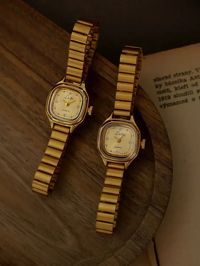 1 Nouvelle montre pour femme à petit cadran carré doré exquis vintage de style français, à la mode, simple, élégante, luxueuse, compacte, étanche, bracelet en acier inoxydable, montre à quartz classiq