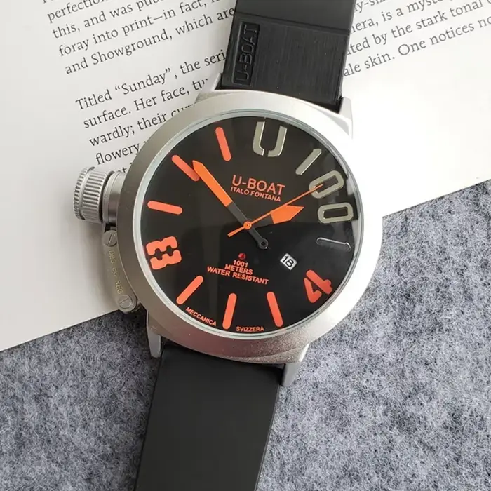 Montre U-BOAT multifonctionnelle élégante pour hommes design moderne et robuste pour mode affaires et sport
