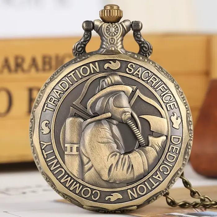 Montre de poche vintage, pompier ancien gardant la montre de poche Flori sacré, montre suspendue, mé