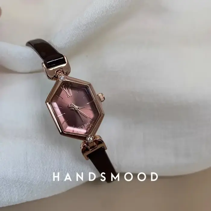 Montre polygone à pierres précieuses violettes pour femmes