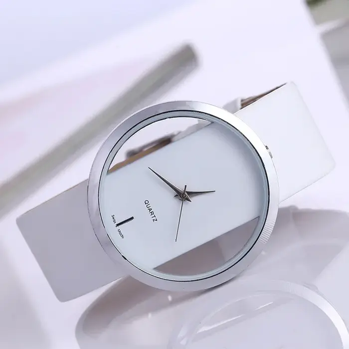 Montre à quartz avec bracelet en cuir transparent pour femme