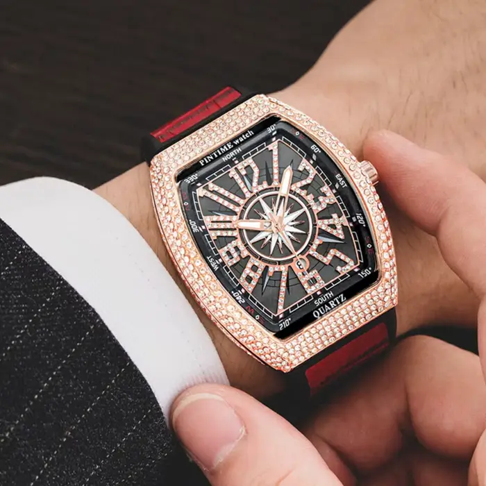Montre en diamant pour hommes, montres à quartz tonneau élégantes résistantes à l'eau et aux chocs pour différentes occasions